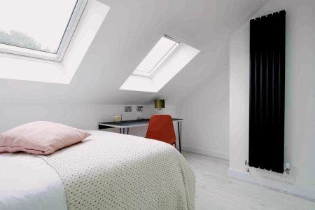 6 Beds 4 Baths - Photo 2