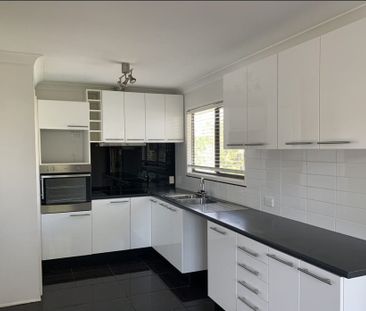 Fantastic Location with Ample Living Space - Walking Distance from ... - Photo 3