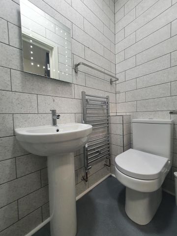 1 bedroom in a flat share to rent - Photo 5