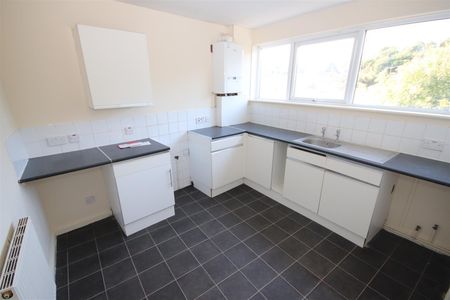 3 bedroom Flat to let - Photo 3