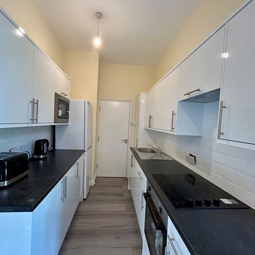 Woodberry Grove, Finsbury Park N4, London - Photo 1