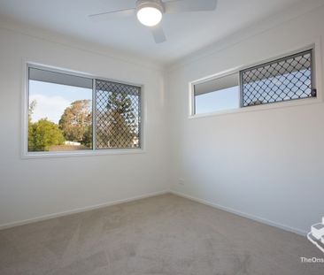Near New Condition Townhouse (via Carawatha Street) - Photo 3