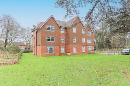 Montefiore Drive, Sarisbury Green, Southampton - Photo 2