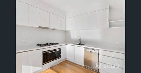 Contemporary Town House Living - Photo 3