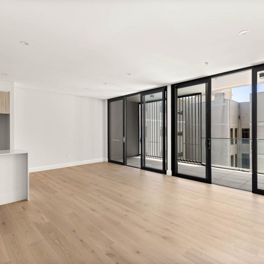 Harbour walks. Coffee stops. Beach days. Repeat. - Photo 1