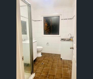 Neat & Tidy 2 Bedroom unit - Photo 2