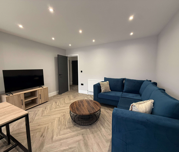 120 Seconds to the Station, 0 Seconds to Your Garden Office 🚉🌿 Room 3 - Photo 1