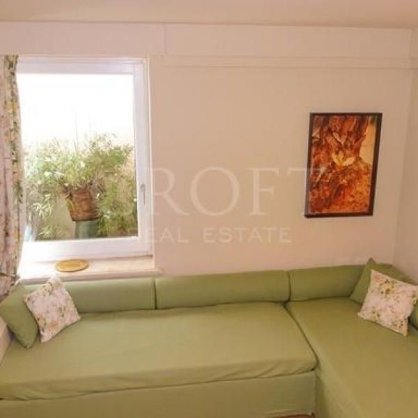 Center-Popolo: Spectacular Villino located in the center of Rome, in an exclusive private, secure park setting. Spacious living room, 4 bedrooms, 4 Baths, large panoramic terrace and gardens, parking. Ref #1910 - Photo 1