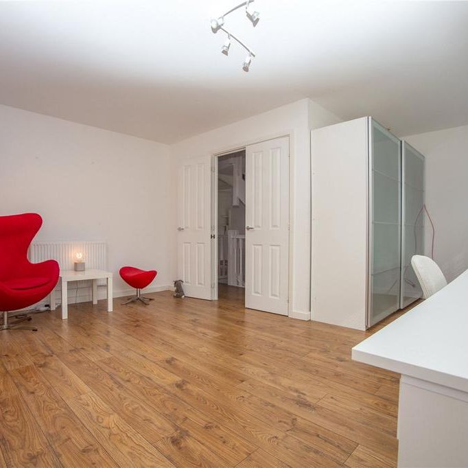 4 bedroom semi-detached house to rent - Photo 1