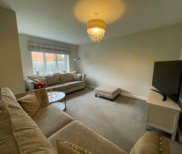 3 bedroom Detached House to let - Photo 1