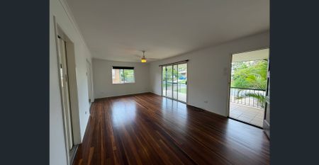 Margate Family Home - Dual Living Possibility - Photo 2