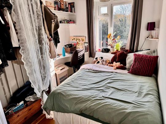 4 bedroom semi-detached house to rent - Photo 1