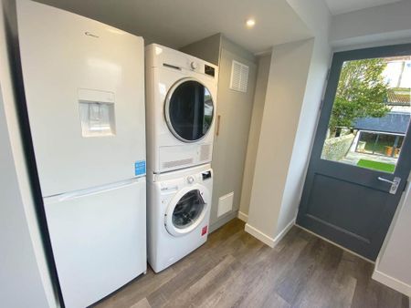 1 bedroom in a flat share to rent - Photo 5