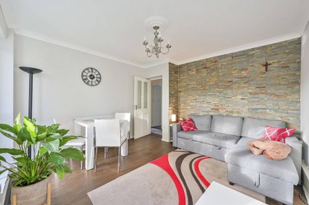 3 bedroom flat to rent - Photo 3