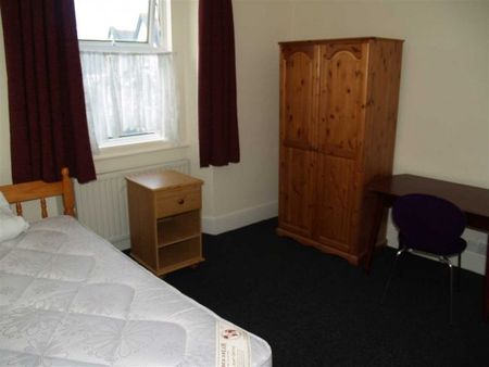 8 Bed - Clifton Place, Plymouth - Photo 3