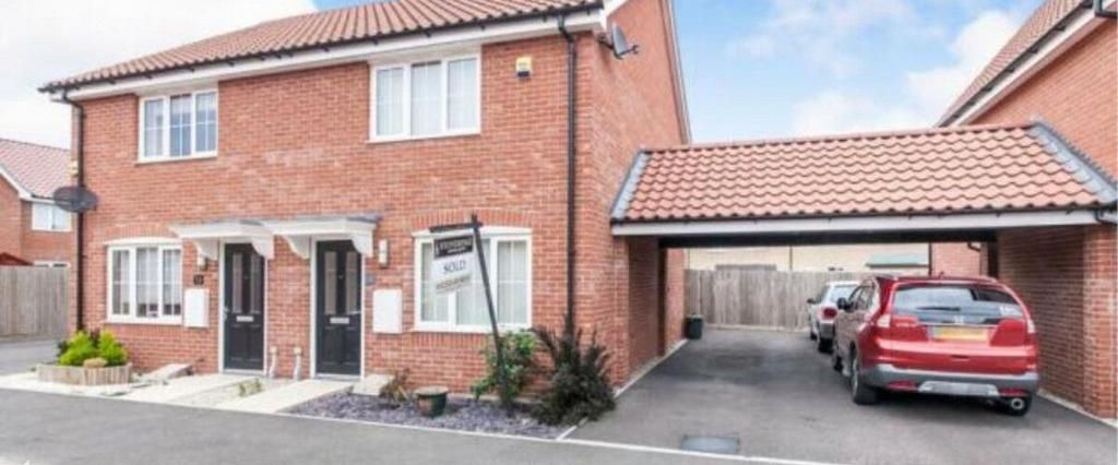 2 bedroom semi-detached house to rent - Photo 1