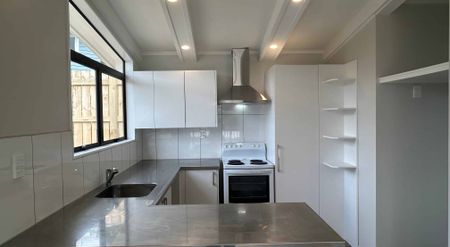 Stylish Renovation with Loads of Parking & West-Facing Deck ! - Photo 5