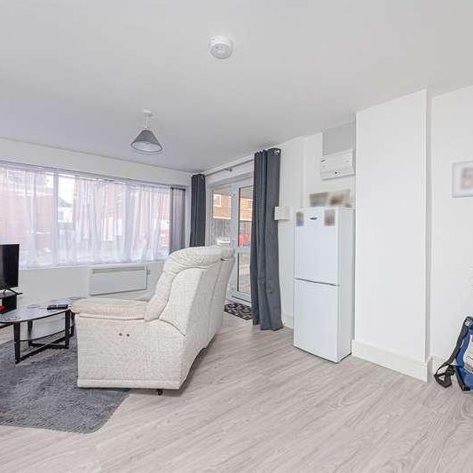 Broad Street Walk, Wokingham, RG40 - Photo 1