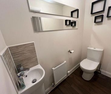 4 bedroom semi-detached house to rent - Photo 1