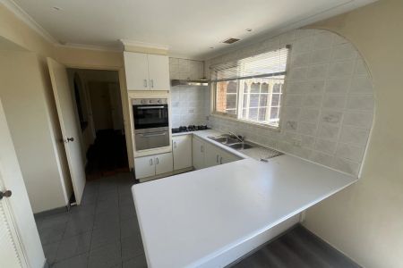 3 bedroom family home - Photo 3