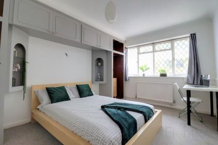 4 bedroom semi-detached bungalow to rent - Photo 3