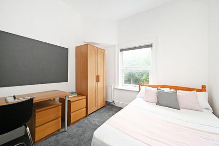 4 bedroom terraced house to rent - Photo 5