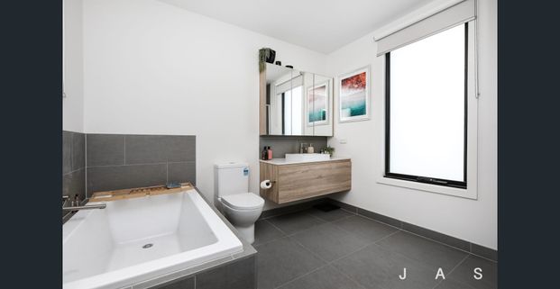 Contemporary Townhouse Living - Photo 1