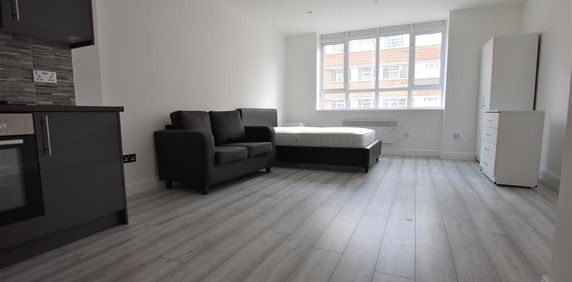 Studio to rent - Photo 2