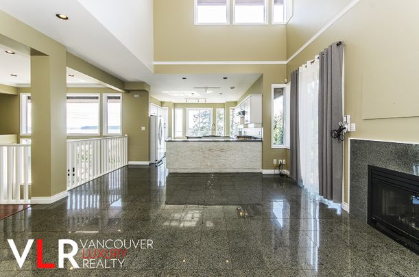 House in West Vancouver, BC - Photo 1