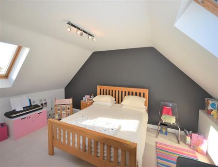 4 Bedroom Terraced To Let - Photo 3