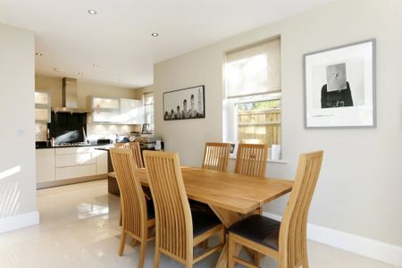 3 bedroom detached house to rent - Photo 2