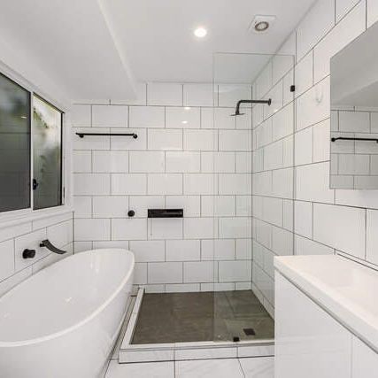 Delightful Three Bedroom Cottage in a Sought-After Townsville Location - Photo 1