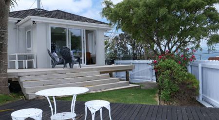 Expansive Five-Bedroom Home with Two Wings and Outstanding Wellington Views - Photo 4