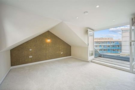 Remarkable 3 bedroom house, refurbished to an exceptional standard throughout. With 2 bathrooms, guest WC, balcony, reception room, stunning kitchen and garage. - Photo 4