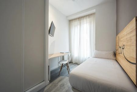 Calle de las Hileras, Madrid, Community of Madrid 28013 - Photo 3