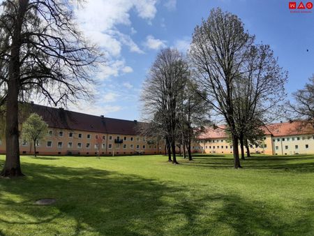 Wohnen im Grünen ohne Kompromisse - beste Infrastruktur inklusive! Gemütliche 2,5-Zimmerwohnung mit cleverer Raumaufteilung ab Sommer verfügbar! - Photo 2