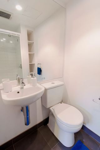 Medium 1 Bedroom - Photo 4