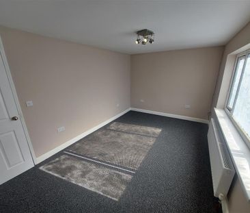2 bedroom property to rent - Photo 3