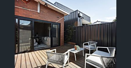 Bright, Beautiful & Perfectly Positioned - Photo 3