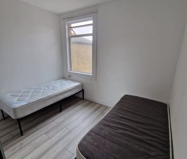 Room in a Shared House, Hampton Road, IG1 - Photo 3