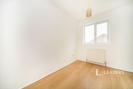 3 bedroom house to rent Sturdee Close, Thetford, IP24 - Photo 3