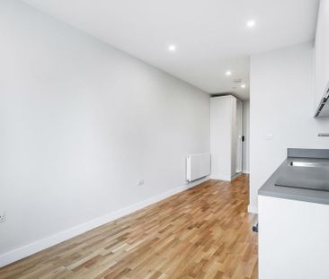 Flat to rent - Photo 1