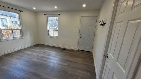 For Lease - 10 Warvet Crescent, Toronto, Ontario - Photo 3