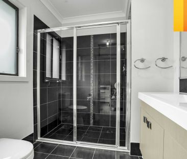 Beautiful 4 Bedroom Home - Great Location! - Photo 6