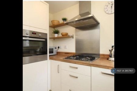 2 bedroom end of terrace house to rent - Photo 3