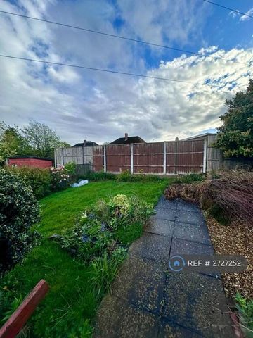 3 bedroom semi-detached house to rent - Photo 5