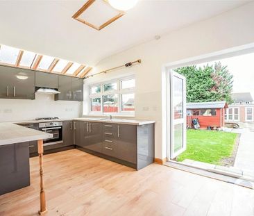 5 bedroom end of terrace house to rent - Photo 3