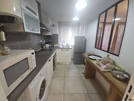 Location Appartement 2 pièces 48m² ST DENIS 97400 - Photo 4