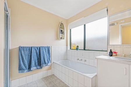 Spacious Family Living in Sought-After Old Reynella - Photo 5