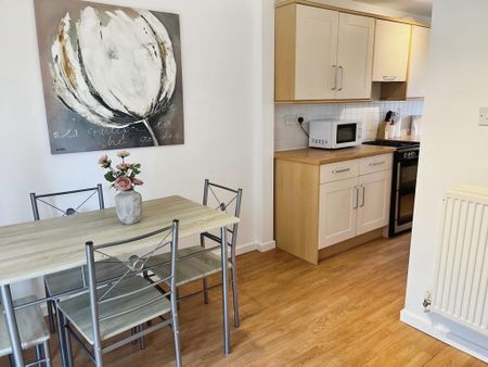 4 bedroom terraced house to rent - Photo 3